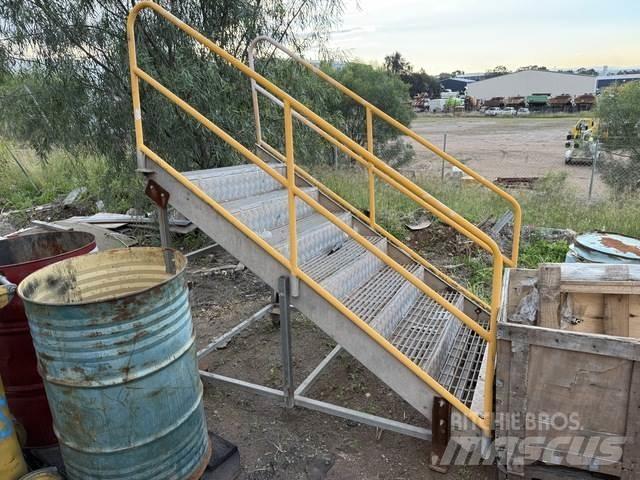  Acess Stairs Drugo