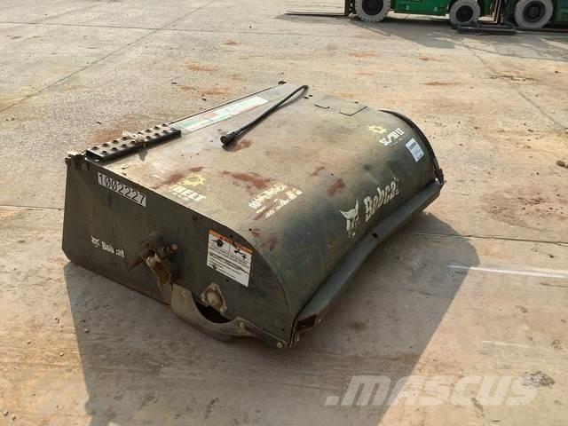 Bobcat 6707144 Cestni pometači