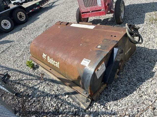 Bobcat 72 Cestni pometači