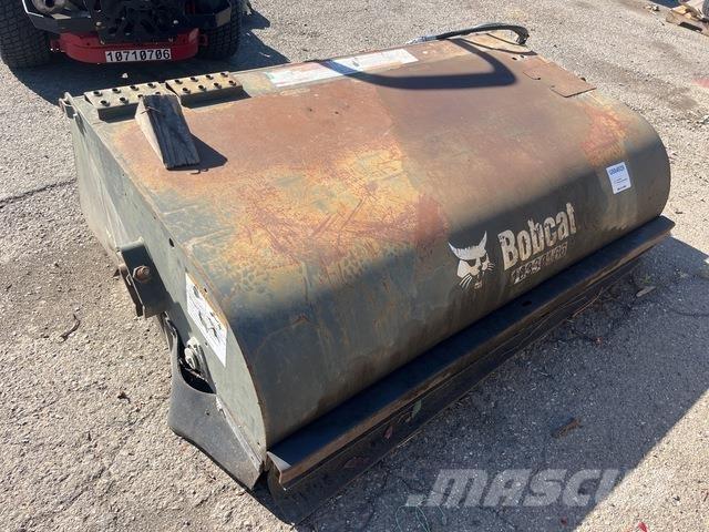 Bobcat 72 Cestni pometači
