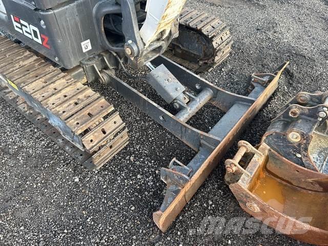 Bobcat E20Z Mini bagri <7t
