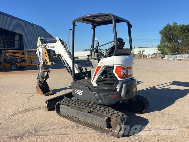 Bobcat E26 Bagri goseničarji