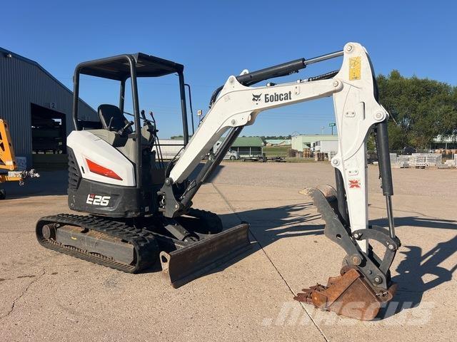 Bobcat E26 Bagri goseničarji