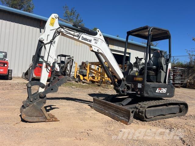 Bobcat E26 Bagri goseničarji