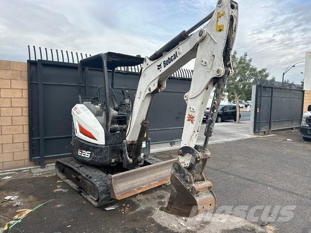 Bobcat E26 Bagri goseničarji