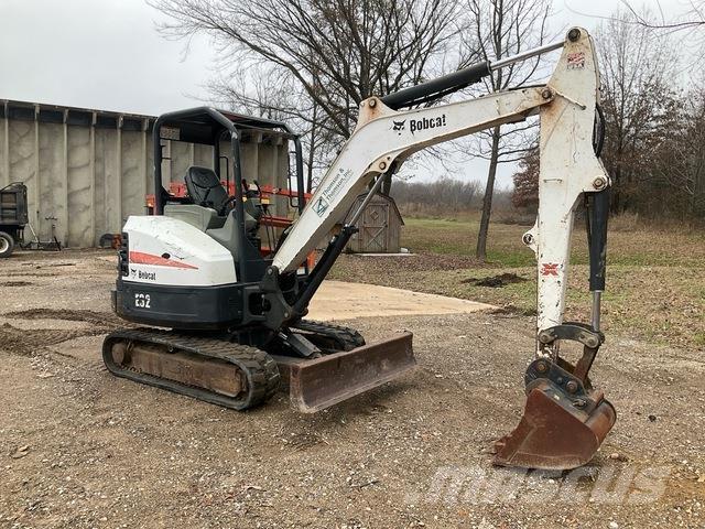 Bobcat E32 Bagri goseničarji