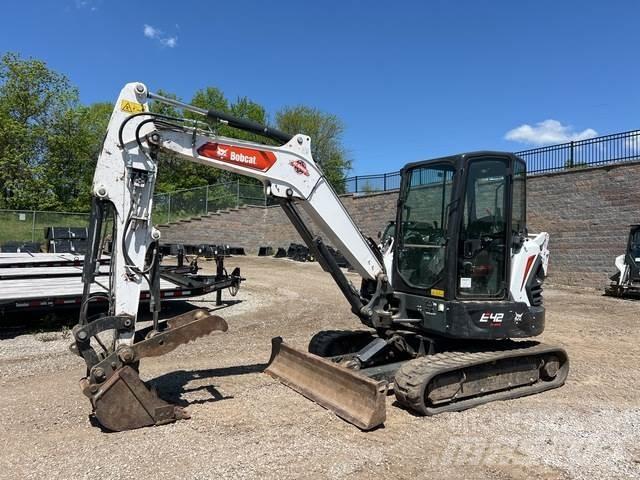 Bobcat E42 Bagri goseničarji
