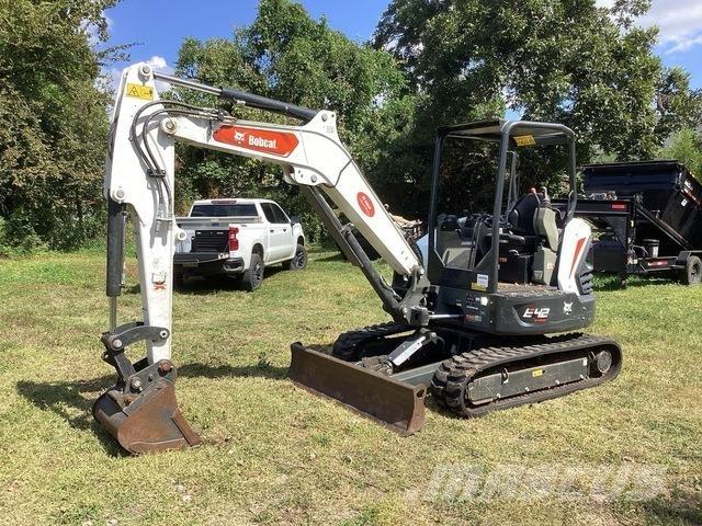 Bobcat E42 Bagri goseničarji