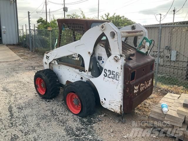 Bobcat S250 Skid steer mini nakladalci