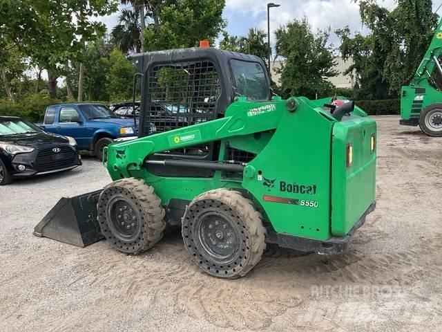 Bobcat S550 Skid steer mini nakladalci