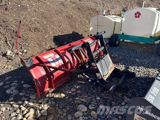 Boss  Snežne deske in plugi