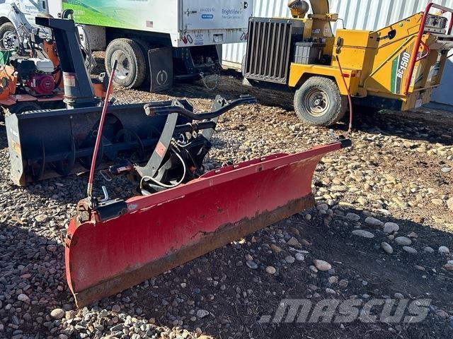 Boss  Snežne deske in plugi