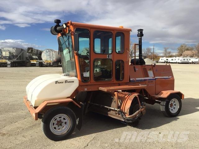 Broce KR350 Stroji za notranje pometanje