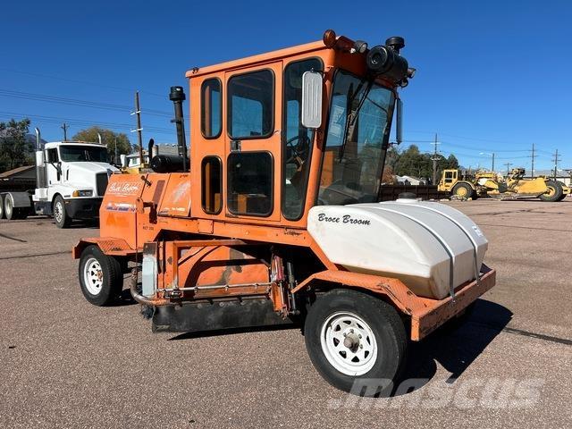 Broce RCT350 Stroji za notranje pometanje