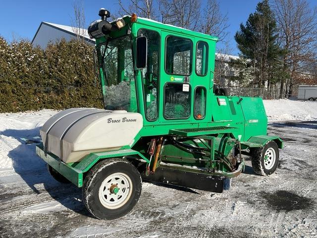 Broce RCT350 Stroji za notranje pometanje