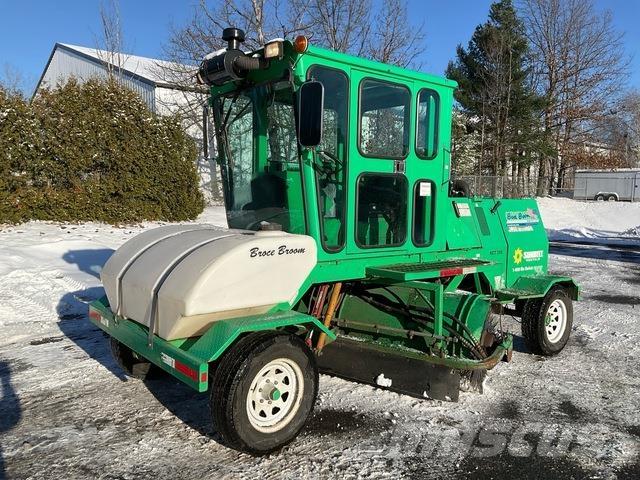 Broce RCT350 Stroji za notranje pometanje