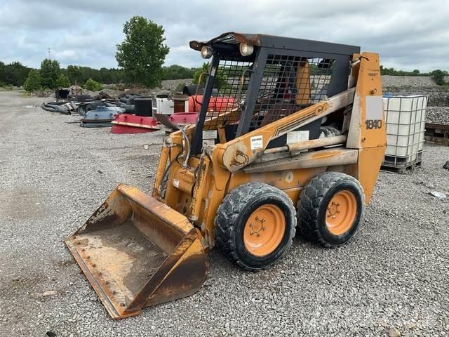 CASE 1840 Skid steer mini nakladalci