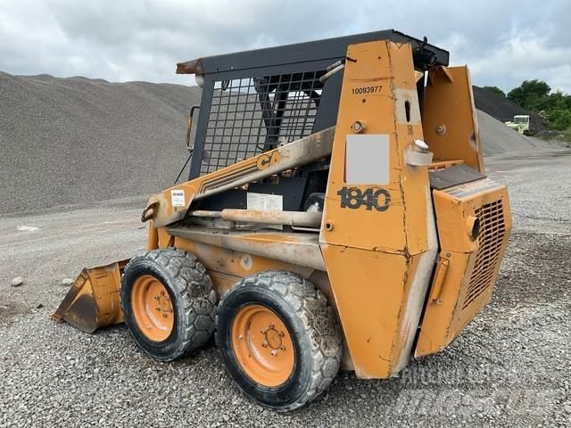CASE 1840 Skid steer mini nakladalci