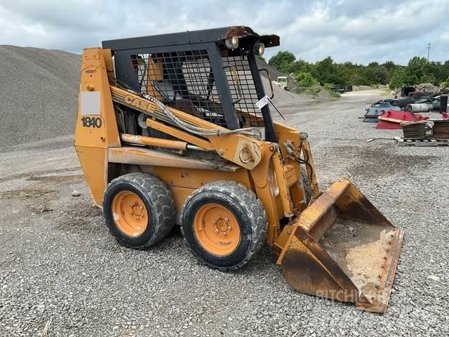 CASE 1840 Skid steer mini nakladalci