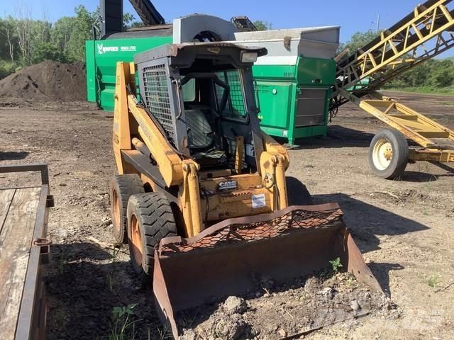CASE 1840 Skid steer mini nakladalci