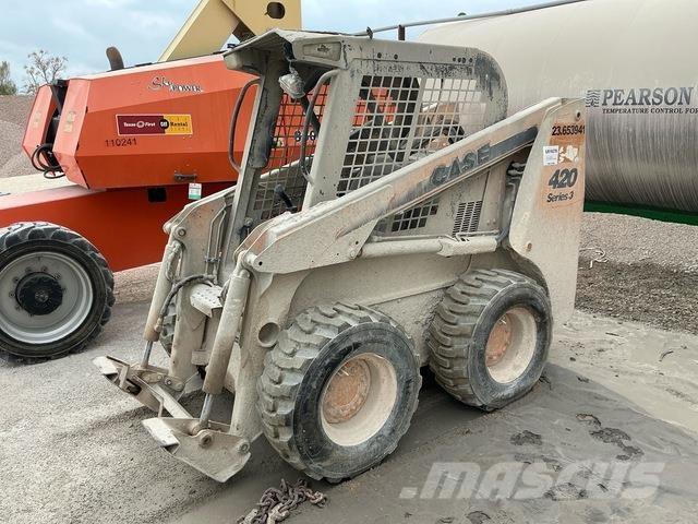 CASE 420 Skid steer mini nakladalci