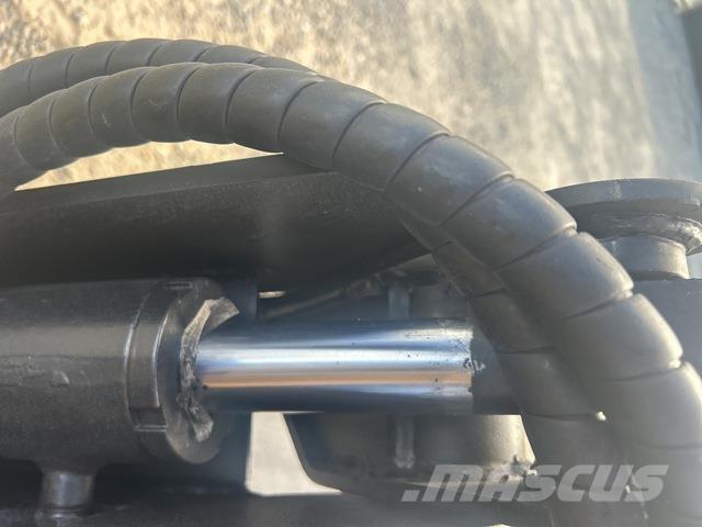 CAT 216B3 Skid steer mini nakladalci