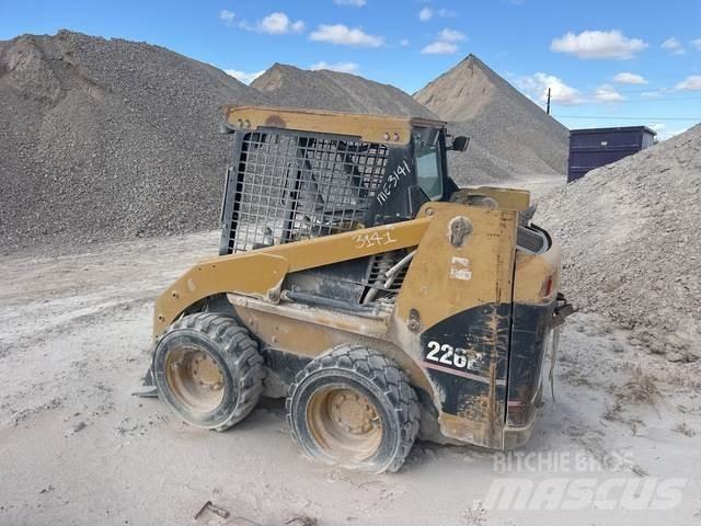 CAT 226B Skid steer mini nakladalci