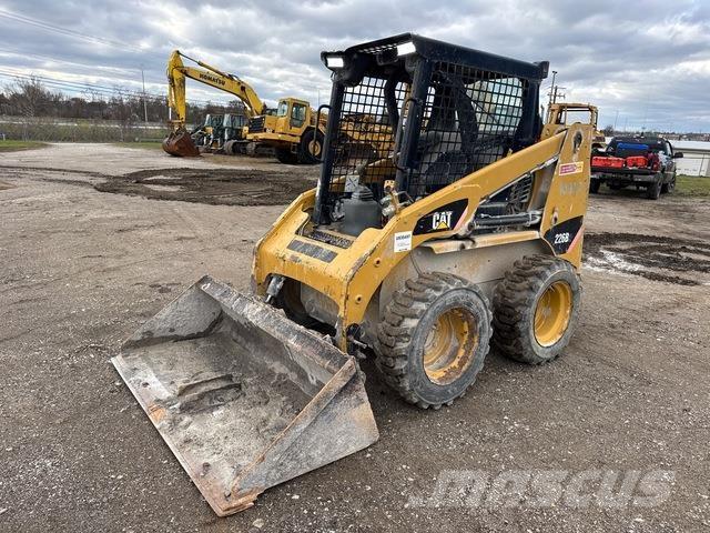 CAT 226B 2 Skid steer mini nakladalci