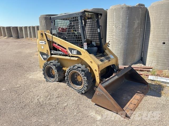 CAT 226B2 Skid steer mini nakladalci
