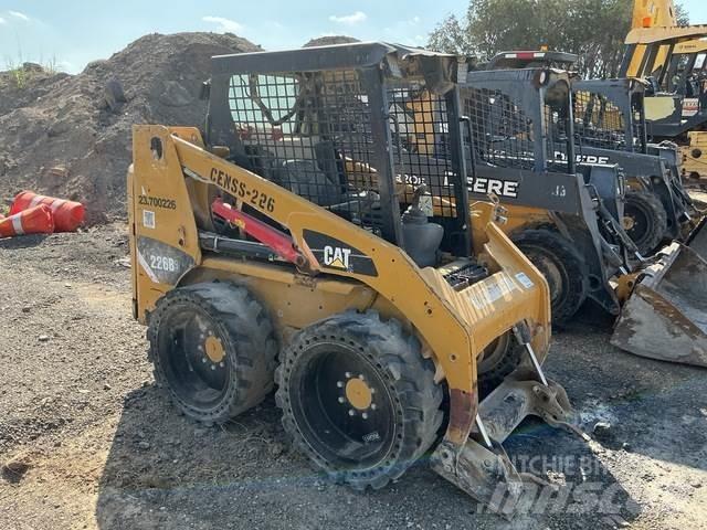 CAT 226B3 Skid steer mini nakladalci