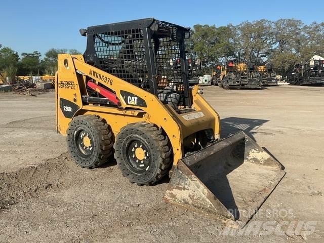 CAT 226B3 Skid steer mini nakladalci