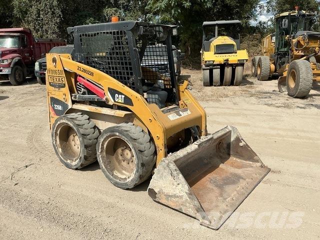 CAT 226B3 Skid steer mini nakladalci