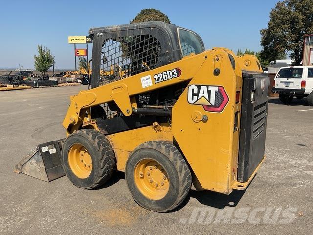 CAT 226D3 Skid steer mini nakladalci