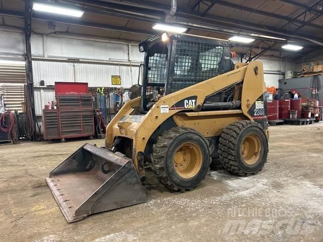 CAT 236B Skid steer mini nakladalci