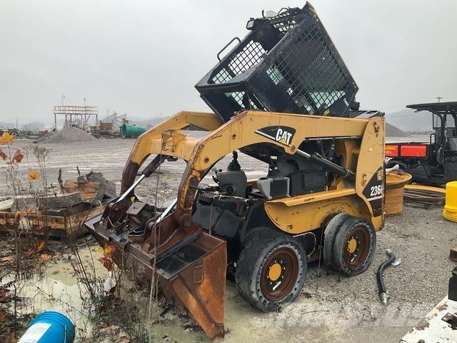 CAT 236B Skid steer mini nakladalci