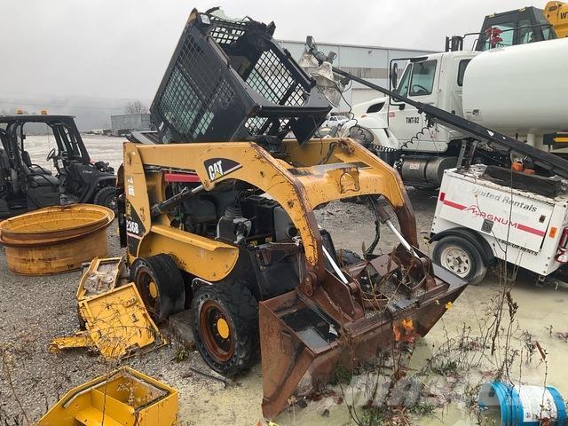 CAT 236B Skid steer mini nakladalci