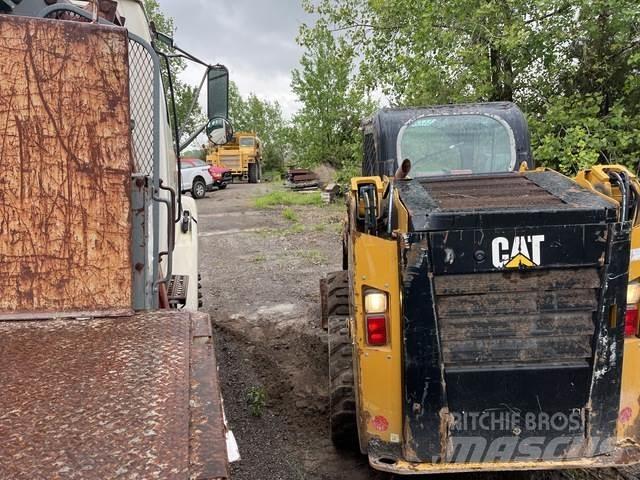CAT 236D Skid steer mini nakladalci