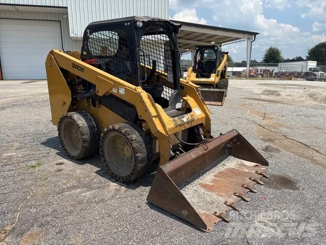CAT 236D Skid steer mini nakladalci