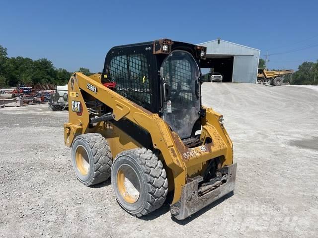 CAT 236D3 Skid steer mini nakladalci