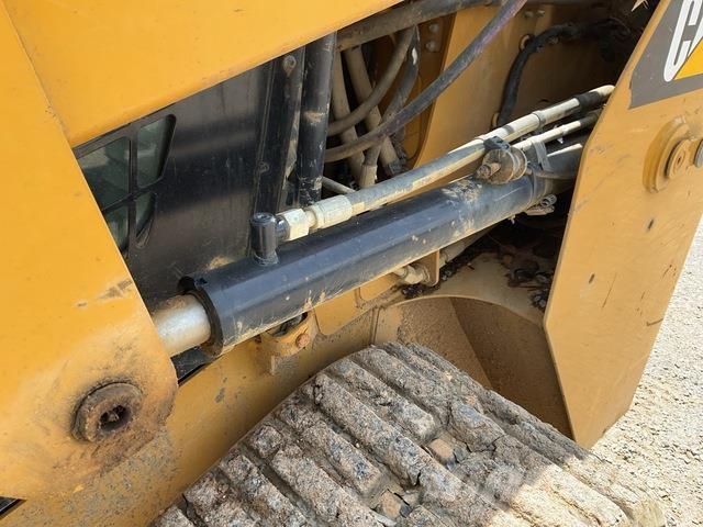 CAT 239D Skid steer mini nakladalci