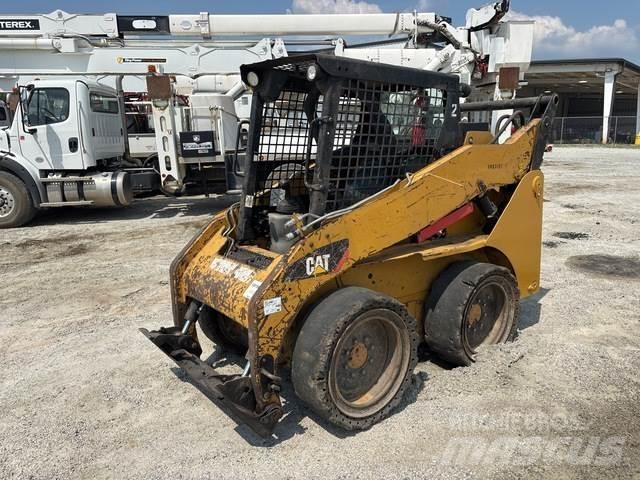 CAT 242B3 Skid steer mini nakladalci