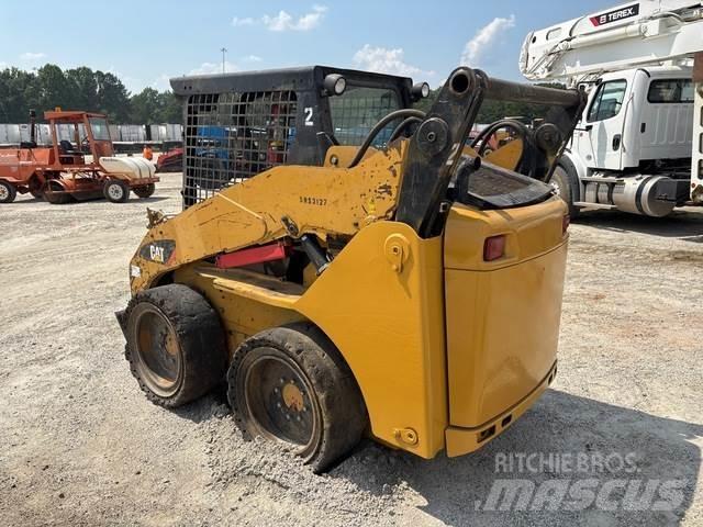 CAT 242B3 Skid steer mini nakladalci