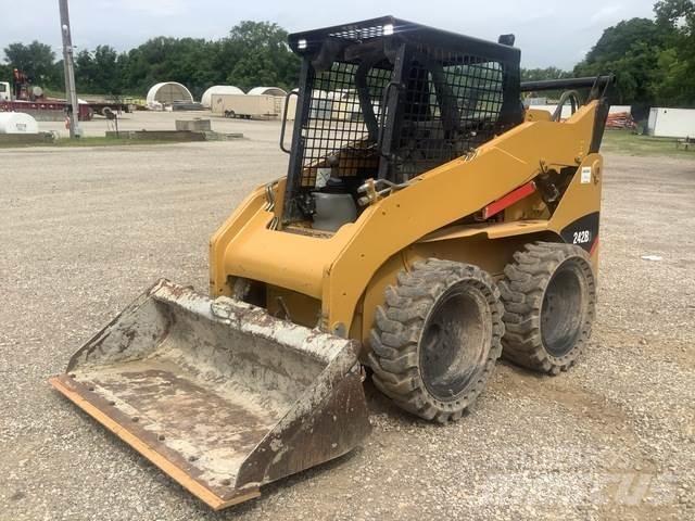CAT 242B3 Skid steer mini nakladalci