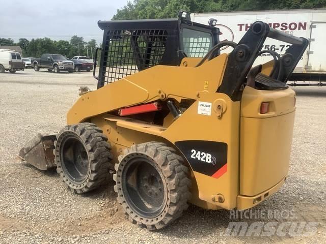CAT 242B3 Skid steer mini nakladalci