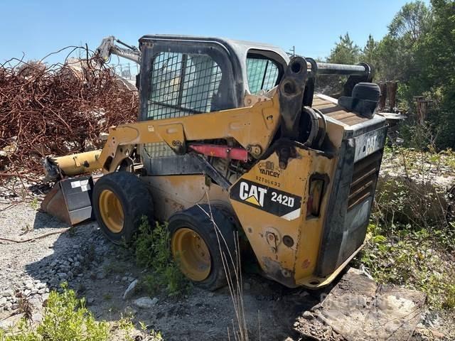CAT 242D Skid steer mini nakladalci