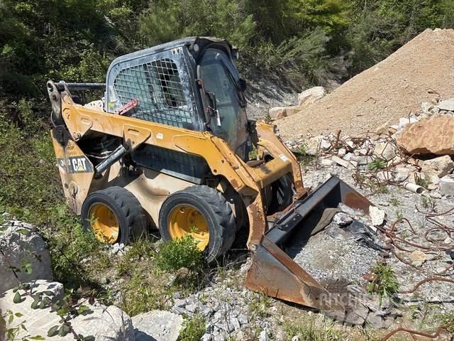 CAT 242D Skid steer mini nakladalci