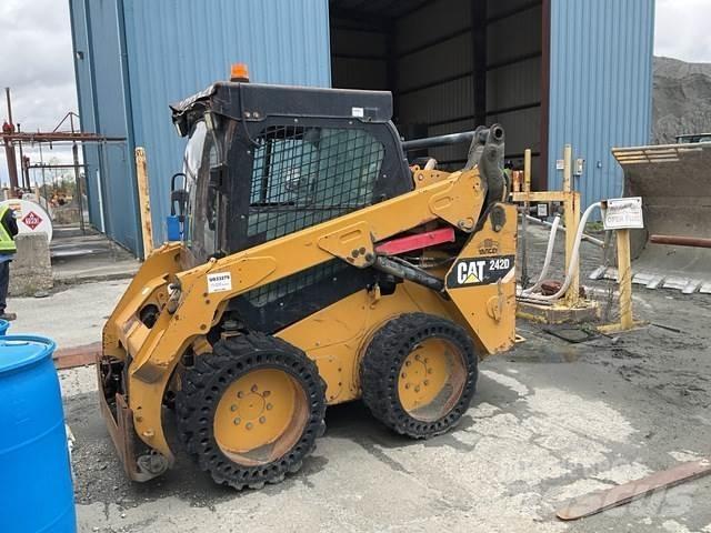 CAT 242D Skid steer mini nakladalci