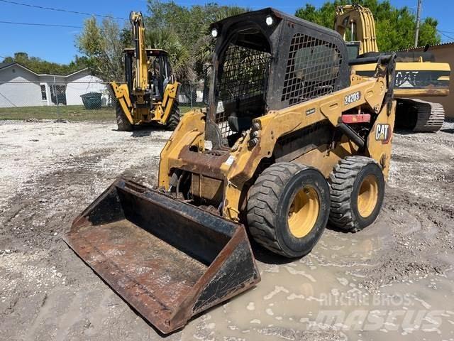 CAT 242D3 Skid steer mini nakladalci