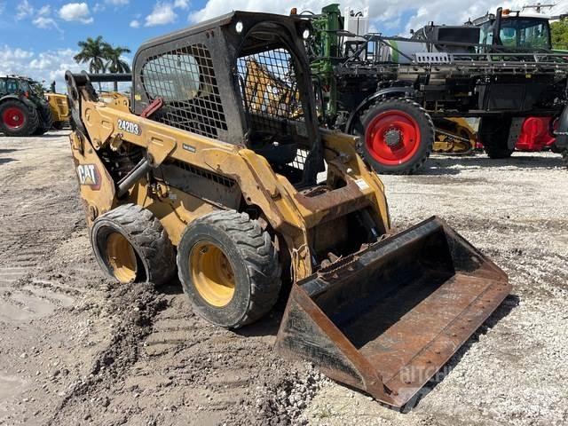 CAT 242D3 Skid steer mini nakladalci