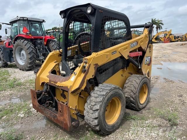 CAT 242D3 Skid steer mini nakladalci